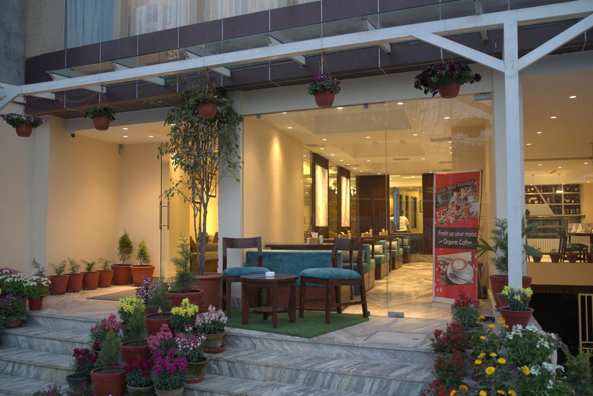 Apex Business Hotel - Airport Kathmandu Exterior foto