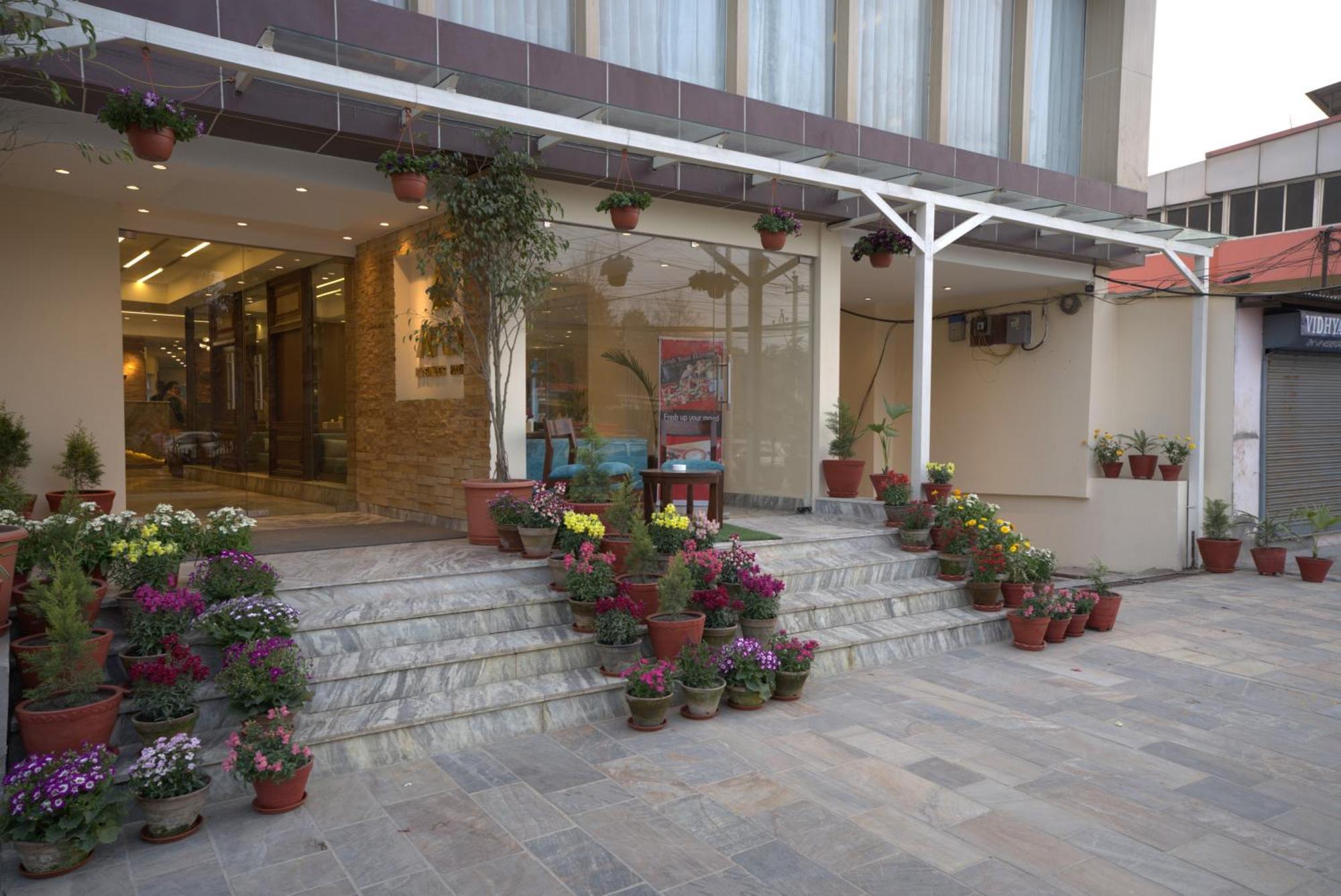 Apex Business Hotel - Airport Kathmandu Exterior foto
